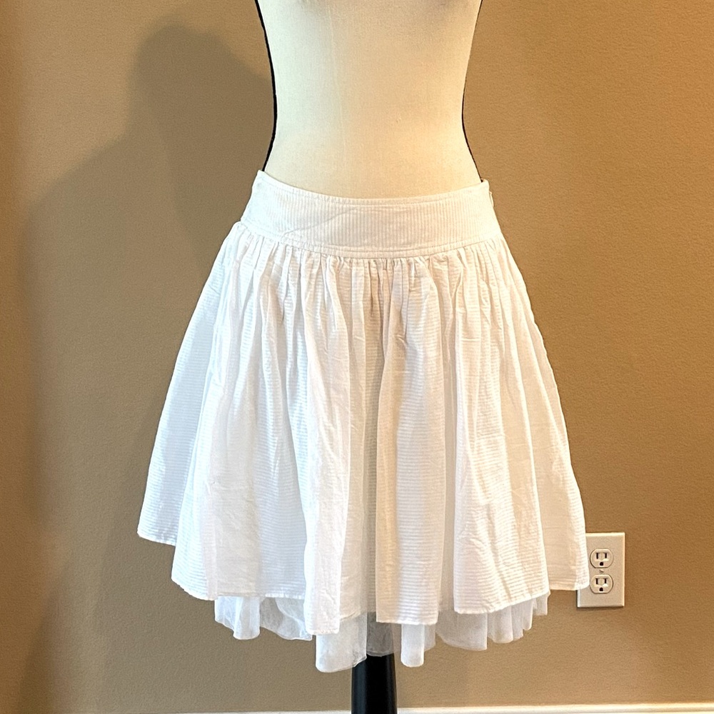 NWT Gap white flowy skirt. Size M.